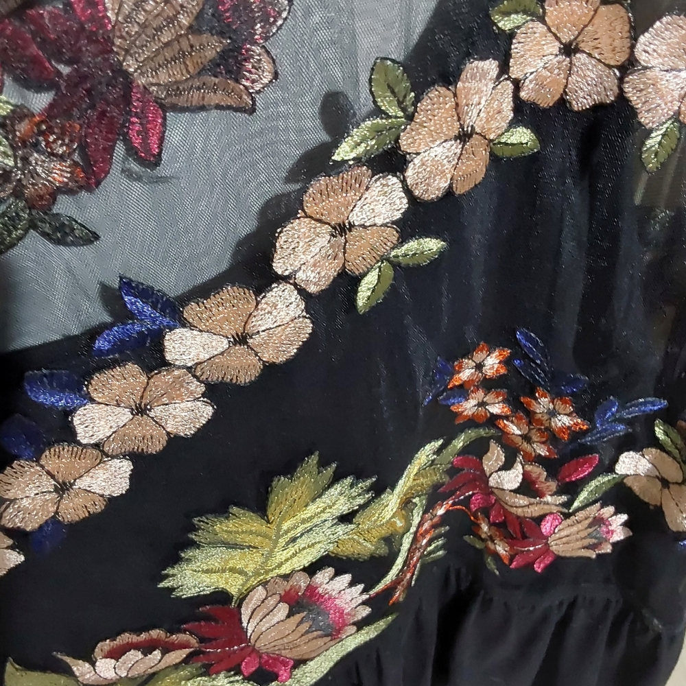 Beautiful Emboirded Top - Picture 2 of 3
